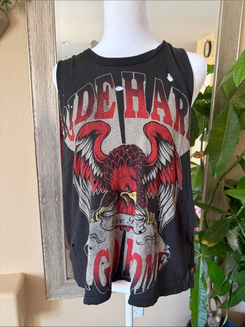 Live Hard Eagle Graphic Tank Top - Black/Red